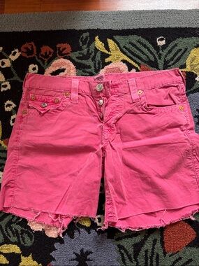 TRUE RELIGION JAYDE BERMUDA CUT OFF SHORTS Size 27 Berry Pink Denim